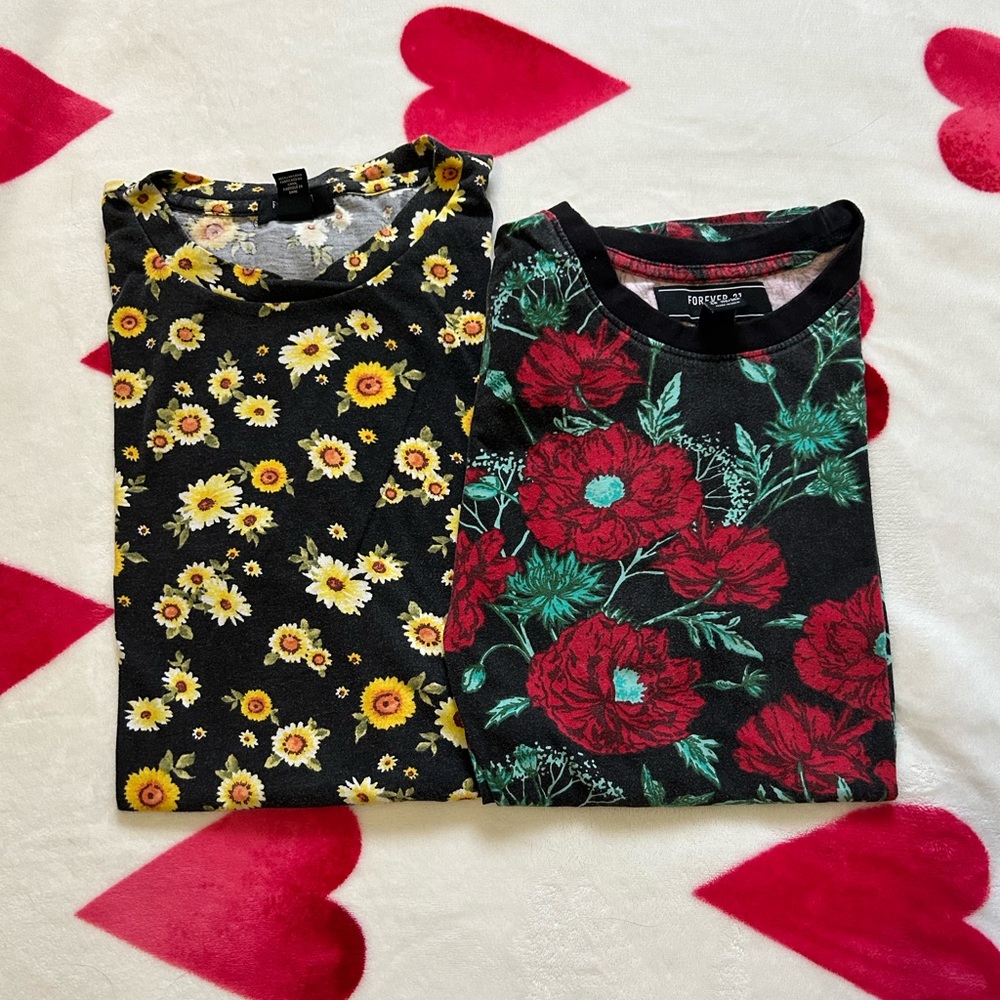 💋🌹 MENS FLORAL FOREVER 21 TSHIRTS size small and medium
